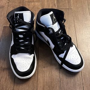 Nike jordan 1 mid PANDA 🐼 retro white